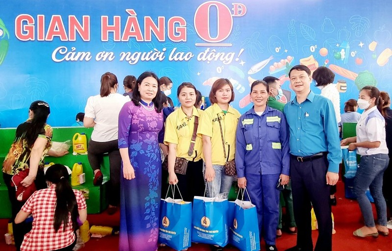 Dịp Tết Nguyên đán 2023, Liên đoàn Lao động tỉnh Thái Nguyên tổ chức bốn phiên chợ Tết "0 đồng" cho khoảng 10 nghìn công nhân.