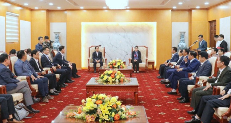 Lãnh đạo tỉnh Thái Nguyên làm việc với lãnh đạo Samsung.