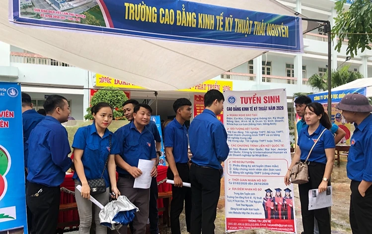 Hằng năm Trường Cao đẳng Kinh tế-Kỹ thuật Thái Nguyên tuyển học sinh đào tạo trình độ cao đẳng nhiều ngành kinh tế, kỹ thuật.