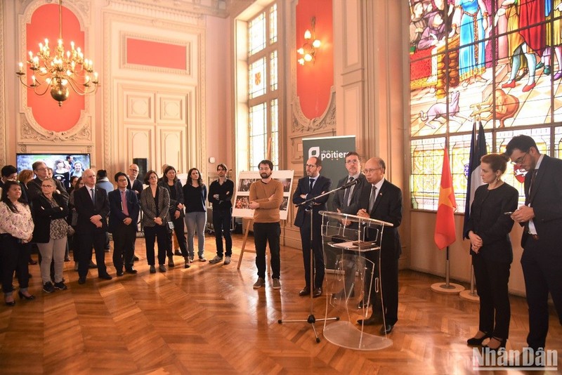 Đại sứ Đinh Toàn Thắng phát biểu tại lễ kỷ niệm 50 năm thiết lập quan hệ ngoại giao và 10 năm quan hệ đối tác chiến lược giữa Việt Nam và Pháp, do chính quyền thành phố Poitiers tổ chức. 