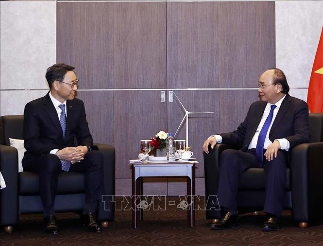 Chủ tịch nước Nguyễn Xuân Phúc tiếp ông Yeonin Jung, Giám đốc điều hành kiêm Chủ tịch Tập đoàn Doosan. (Ảnh: TTXVN)