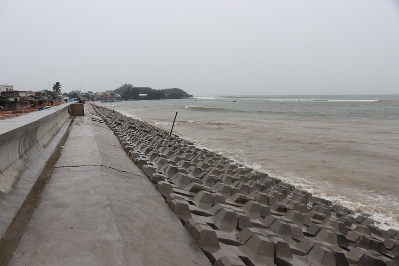 Đoạn kè chống sạt lở bờ biển xã Bình Hải, huyện Bình Sơn đưa vào sử dụng giúp người dân an tâm trong mùa mưa bão 2022.
