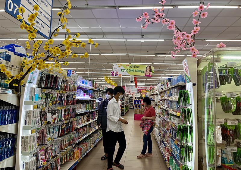 Hệ thống siêu thị Co.opmart Vị Thanh và Ngã Bảy chuẩn bị hàng hóa trị giá gần 17 tỷ đồng phục vụ người dân mua sắm.