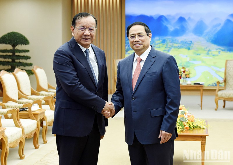 Thủ tướng Chính phủ Phạm Minh Chính tiếp Phó Thủ tướng, Bộ trưởng Ngoại giao và Hợp tác quốc tế Campuchia Prak Sokhonn. 