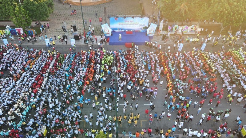 Hơn 10.000 người tham dự Giải việt dã leo núi Hải Đăng.