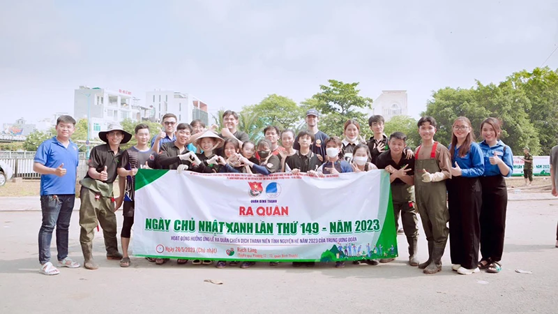 Các đoàn viên, thanh niên Thành phố Hồ Chí Minh chuẩn bị ra quân thực hiện các hoạt động tình nguyện bảo vệ môi trường.