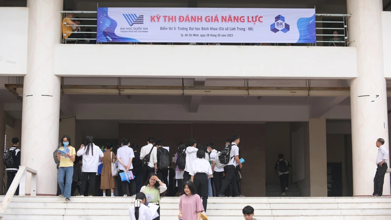 Các thí sinh tham gia kỳ thi đánh giá năng lực đợt 2 năm 2023 do Đại học Quốc gia Thành phố Hồ Chí Minh tổ chức. 