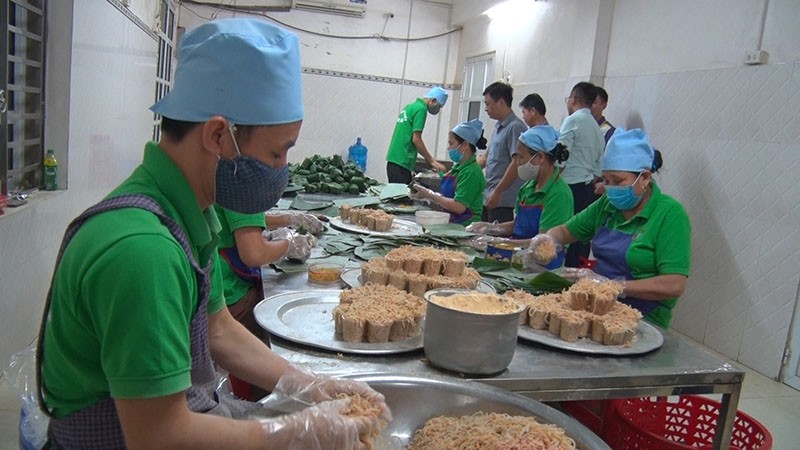 Sản phẩm Nem bùi Hải Tuyết xã Thượng Đình (Phú Bình) đã được bày bán trong hệ thống siêu thị Vincom, là một trong những sản phẩm được lựa chọn xây dựng sản phẩm OCOP năm 2020 của huyện Phú Bình. (Ảnh: Internet)