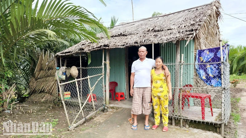 Anh Trần Văn Việt về bên vợ và căn nhà sau chuyến đi đã sống sót trở về. 