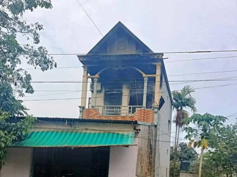 Ngôi nhà phát sinh hỏa hoạn.