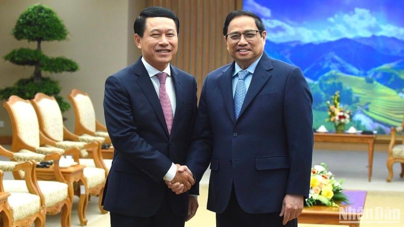 Thủ tướng Phạm Minh Chính đón Phó Thủ tướng, Bộ trưởng Ngoại giao Lào Saleumxay Kommasith.