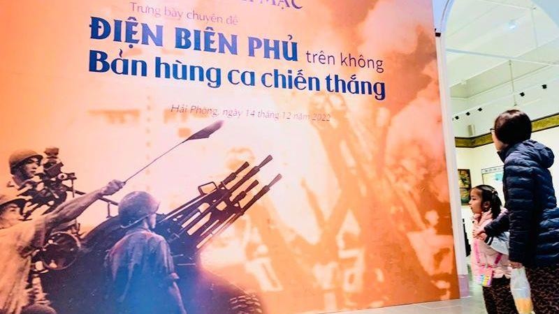 Khai mạc trưng bày “Điện Biên Phủ trên không – Bản hùng ca chiến thắng”. 