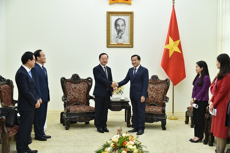 Phó Thủ tướng Lê Minh Khái tiếp Tổng Giám đốc Tập đoàn Samsung Electronics, ông Park Hark Kyu. (Ảnh: VGP)