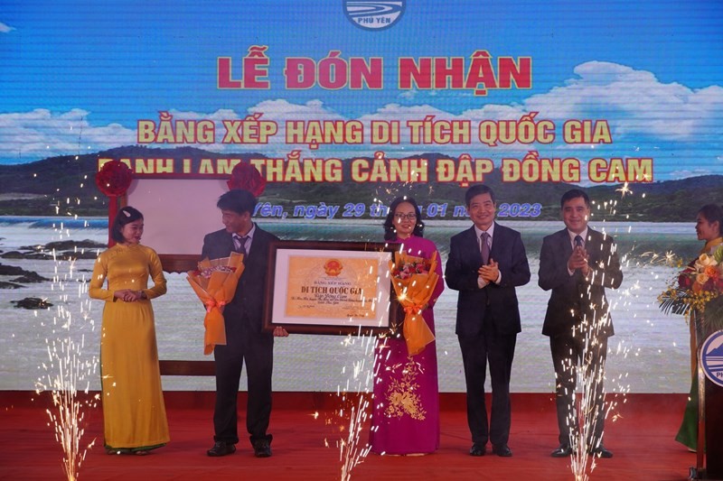 Lễ đón nhận Bằng xếp hạng Di tích quốc gia Danh lam thắng cảnh Đập Đồng Cam. 