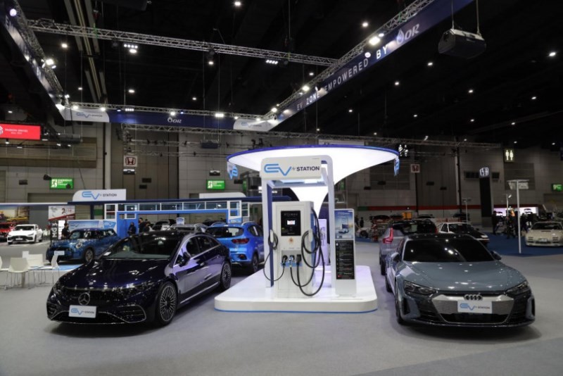 Các mẫu xe điện được trưng bày tại một triển lãm xe ô-tô ở Thủ đô Bangkok, Thái Lan. (Ảnh: Bangkok Post)