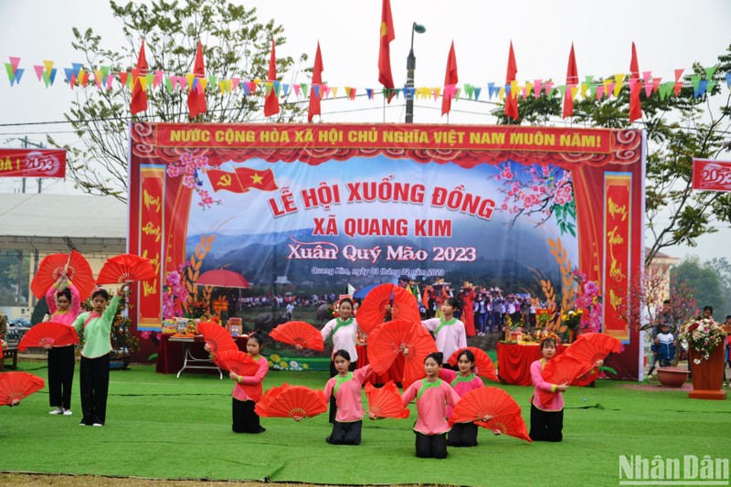 Lễ hội xuống đồng, ra quân sản xuất đầu năm của người dân tộc Giáy, ở xã biên giới Quang Kim, Lào Cai. (Ảnh: QUỐC HỒNG)