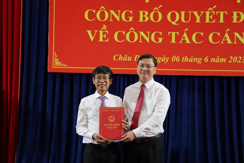 Ông Nguyễn Đức Tân nhận nhiệm vụ Phó Chủ tịch Ủy ban nhân dân huyện Châu Đức.