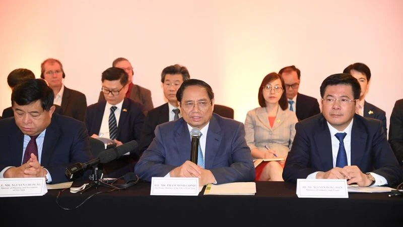 Thủ tướng Phạm Minh Chính chủ trì Tọa đàm với các doanh nghiệp Brazil.
