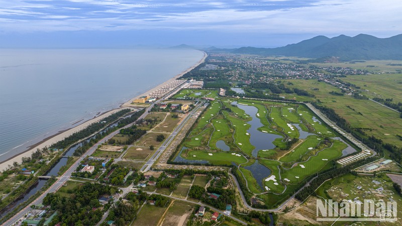 Khu du lịch biển Xuân Thành - điểm đến hấp dẫn du khách trong và ngoài nước. Ảnh Đậu Hà