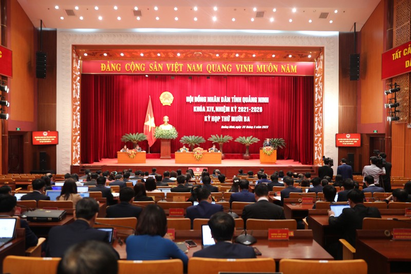 Quang cảnh kỳ họp thứ mười ba Hội đồng nhân dân tỉnh Quảng Ninh khóa XIV, nhiệm kỳ 2021-2026.