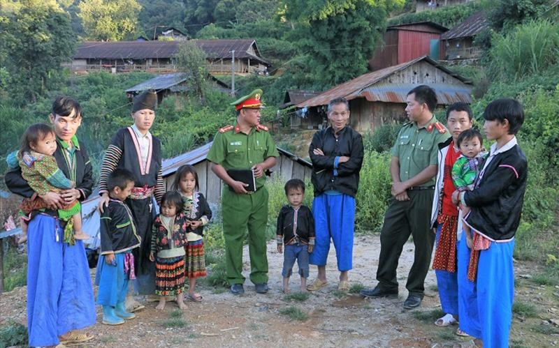 Công an tỉnh Lai Châu tuyên truyền về pháp luật cho đồng bào dân tộc thiểu số tại các xóm bản.