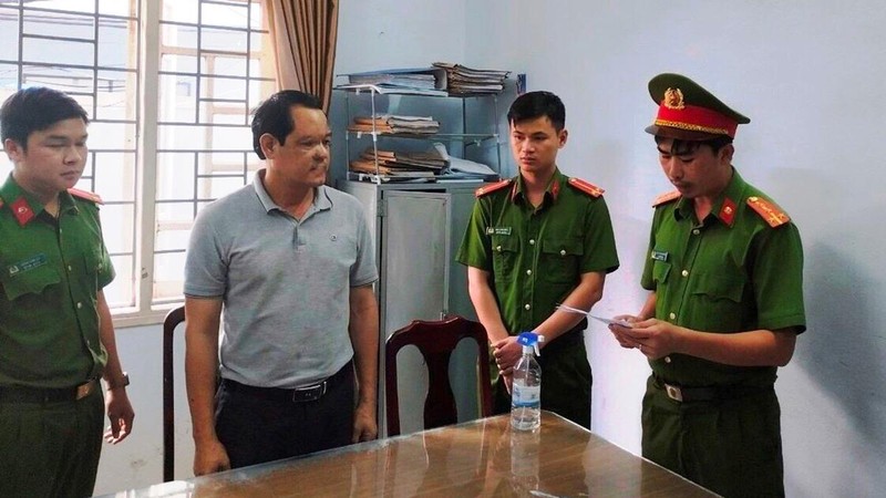Cơ quan Cảnh sát điều tra Công an tỉnh Đắk Nông thực hiện lệnh bắt tạm giam đối với Phạm Văn Cửu.