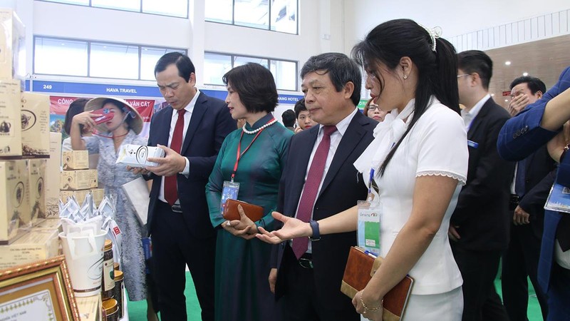 Khai mạc Hội chợ Du lịch quốc tế VITM năm 2022 với chủ đề "Du lịch biển, đảo - Thế mạnh của Du lịch Việt Nam".