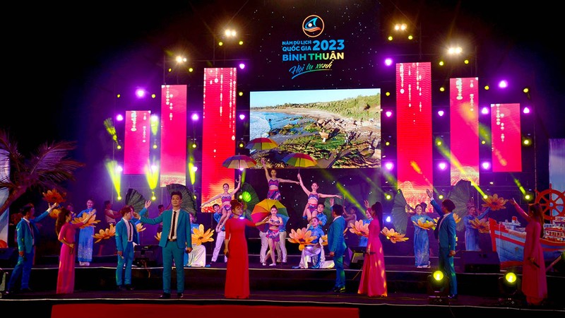 Văn nghệ chào mừng Lễ Công bố Năm Du lịch Quốc gia 2023 “Bình Thuận – Hội tụ xanh”.