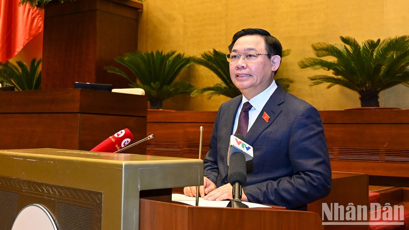 Chủ tịch Quốc hội Vương Đình Huệ phát biểu thăm hỏi, chúc Tết các đại biểu tại buổi gặp mặt. (Ảnh: DUY LINH)