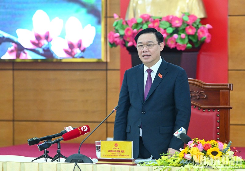 Chủ tịch Quốc hội Vương Đình Huệ phát biểu thăm hỏi, chúc Tết Đảng bộ, Chính quyền và nhân dân tỉnh Lào Cai. 