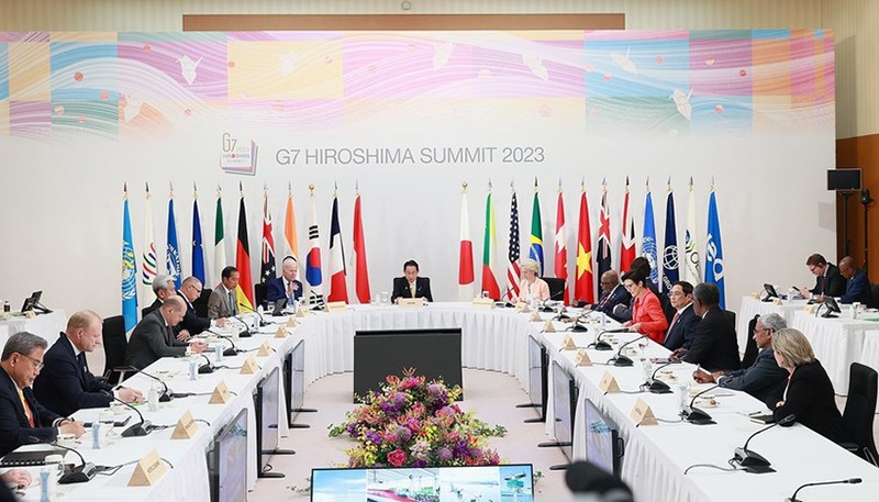 Thủ tướng Phạm Minh Chính và trưởng đoàn Nhóm các nước công nghiệp phát triển (G7) mở rộng tham dự phiên thảo luận đối tác về cơ sở hạ tầng và đầu tư toàn cầu. (ẢNH: TTXVN)