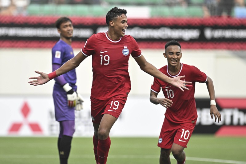 Ilhan Fandi ăn mừng sau khi ghi bàn gỡ hòa cho Singapore. (Ảnh: AFF)