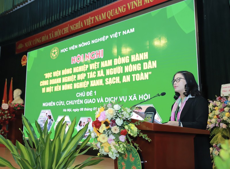 Giám đốc Học viện Nông nghiệp Việt Nam Nguyễn Thị Lan phát biểu khai mạc hội nghị. 