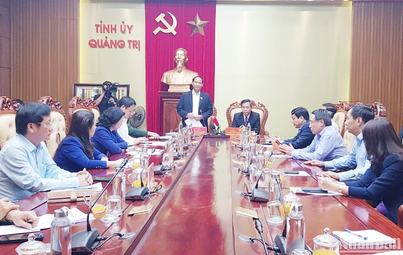 Phó Chủ tịch Quốc hội Trần Quang Phương chúc Tết Đảng bộ, chính quyền và nhân dân tỉnh Quảng Trị.