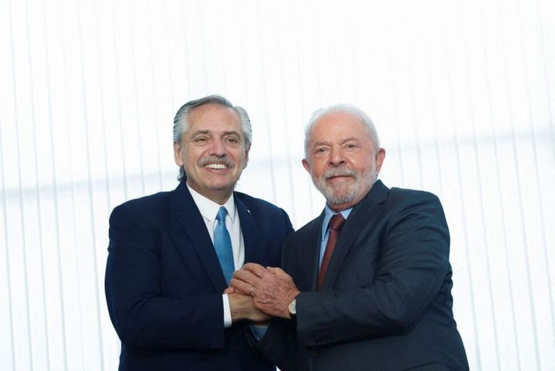 Tổng thống Brazil Luiz Inacio Lula da Silva và người đồng cấp Argentina Alberto Fernandez. (Ảnh: Reuters)