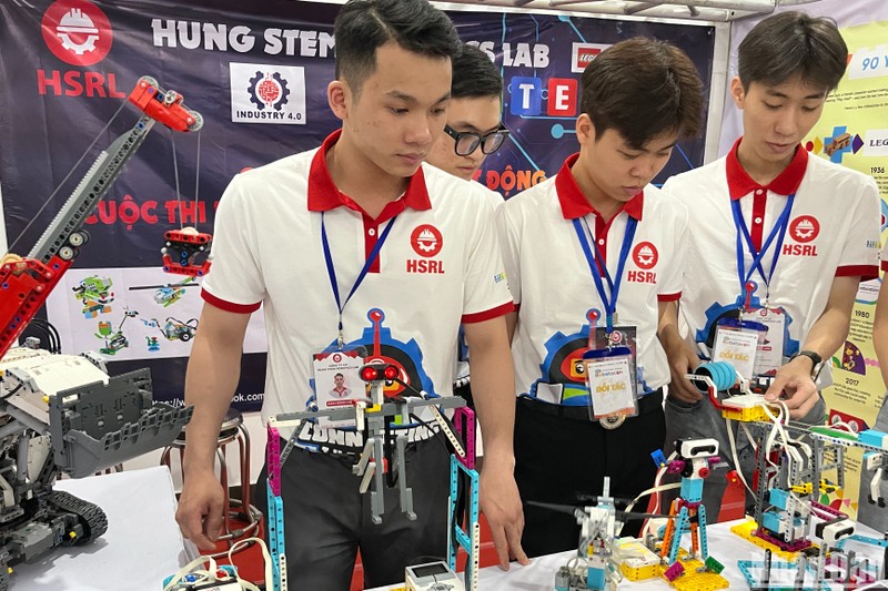 Triển lãm mô hình học trải nghiệm STEAM Robot LEGO Education.