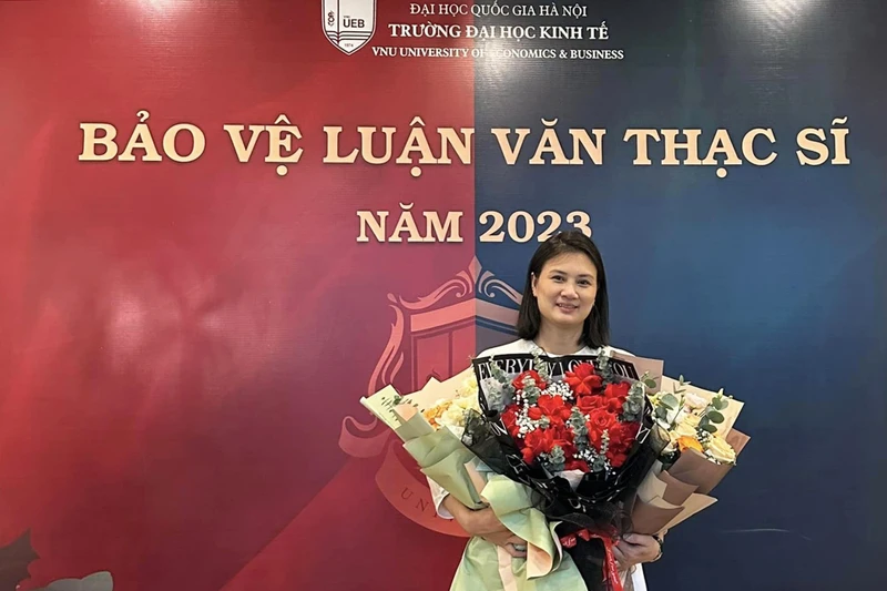 Nữ vận động viên/huấn luyện viên Phạm Thị Kim Huệ tại Lễ bảo vệ luận văn thạc sĩ, hôm 19/9. (Ảnh: Nhân vật cung cấp)