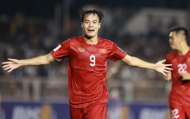 Văn Toàn và Đình Bắc tỏa sáng, Việt Nam thắng 2-0 Philippines