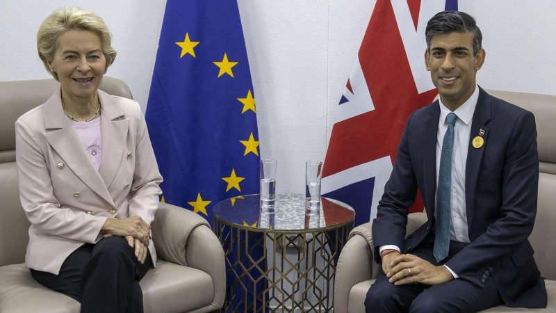 Chủ tịch Ủy ban châu Âu và Thủ tướng Anh nhất trí phối hợp giải quyết các vấn đề liên quan Nghị định thư Bắc Ireland.