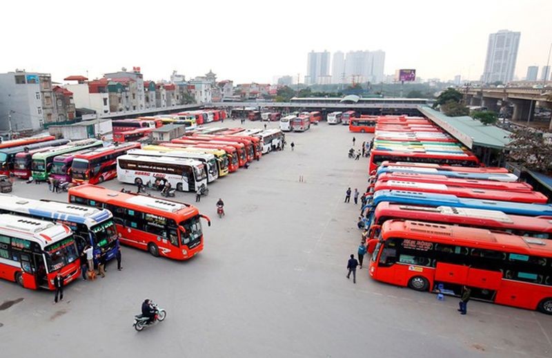 Các bến xe tại Hà Nội huy động tối đa số xe, phục vụ người dân dịp Tết Nguyên đán. Ảnh: MINH GIANG