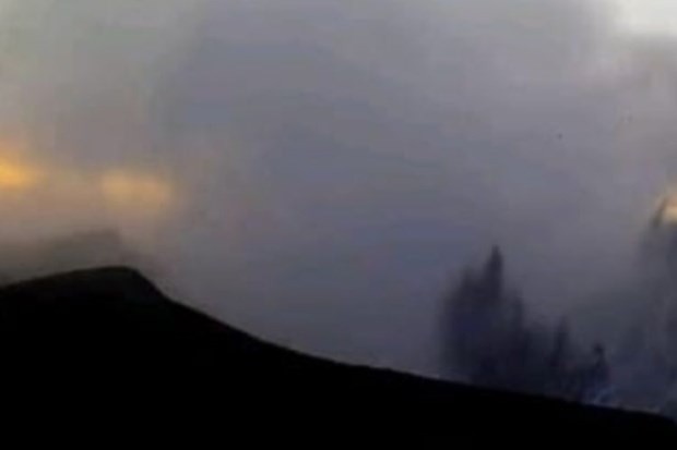 Núi lửa Marapi bắt đầu phun tro bụi vào ngày 7/1. (Nguồn: PVMBG/TTXVN)