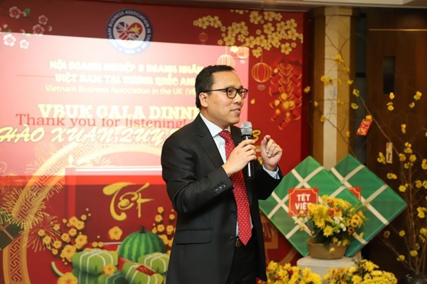 Đại sứ Việt Nam tại Anh Nguyễn Hoàng Long phát biểu tại buổi giao lưu. (Nguồn: TTXVN)