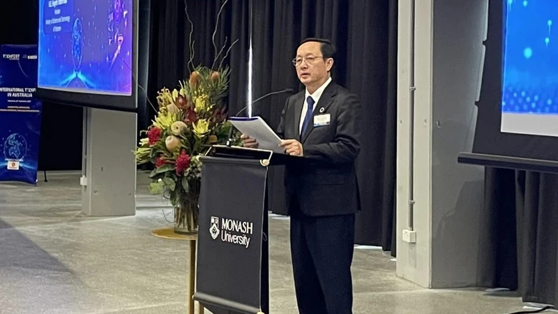 Bộ trưởng Khoa học và Công nghệ Huỳnh Thành Đạt phát biểu khai mạc sự kiện.
