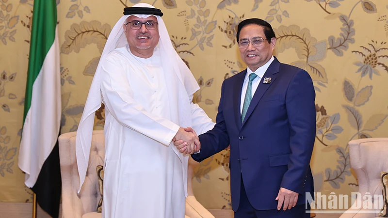 Thủ tướng Chính phủ Phạm Minh Chính và Bộ trưởng Nguồn nhân lực UAE Abdulrahman Abdumannan Al-Awar.