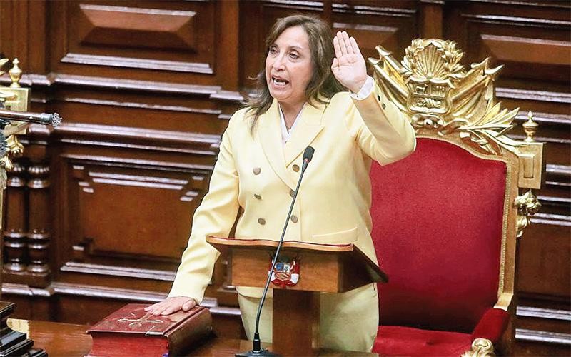 Bà Dina Boluarte tuyên thệ nhậm chức Tổng thống Peru. (Ảnh REUTERS) 