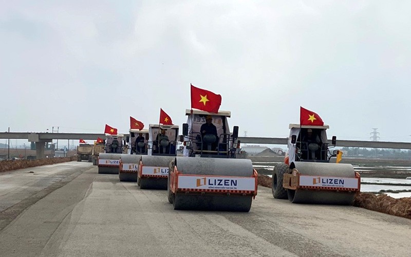 Nhà thầu Lizen triển khai thi công đường cao tốc bắc-nam đoạn quốc lộ 45-Nghi Sơn. 