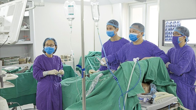 Một ca phẫu thuật tại Bệnh viện Ung bướu Hà Nội. 