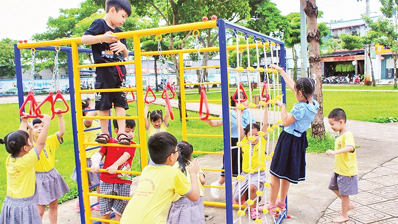Công viên CX3, phường Tân Tạo A, một công trình "Góc phố tôi yêu" thu hút trẻ em đến vui chơi, giải trí hằng ngày. 