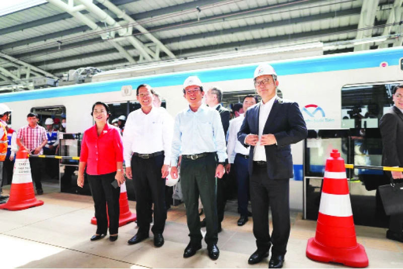 Lãnh đạo thành phố tham dự lễ chạy thử nghiệm chuyến tàu Metro Bến Thành-Suối Tiên.