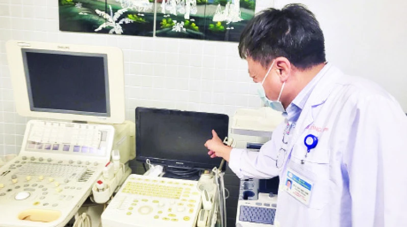 Nhiều trang thiết bị y tế "xếp hàng" chờ sửa chữa ở Bệnh viện Chợ Rẫy (Thành phố Hồ Chí Minh).